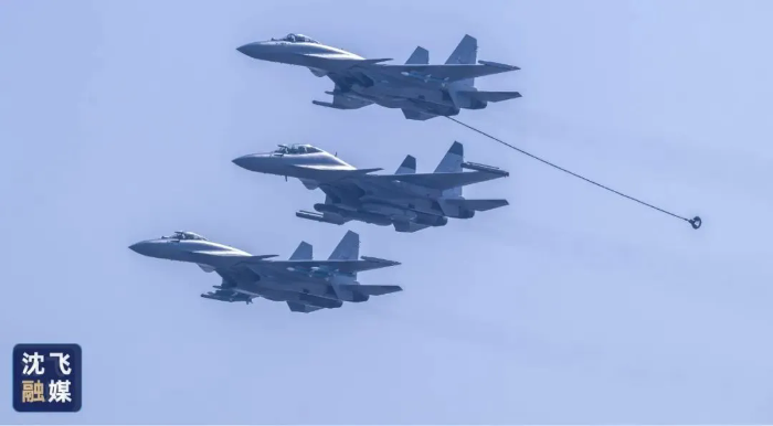 歼15系列编队.webp
